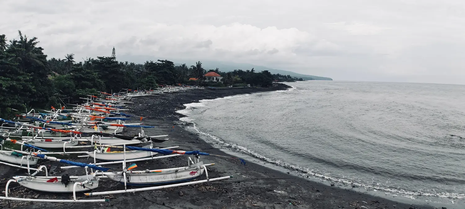 QUE FAIRE À AMED | UN PETIT VILLAGE DE PÊCHEURS À L'EST DE L'ÎLE 